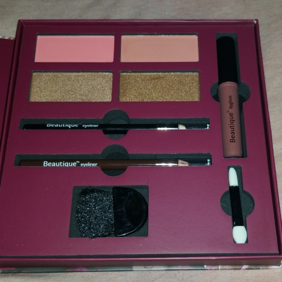 New Gift of Beauty Holiday Collection Makeup Set - Picture 4 of 5
